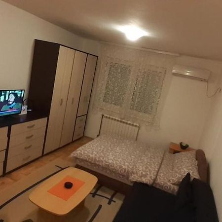 Apartamento Sirmijum Hause Sremska Mitrovica Exterior foto