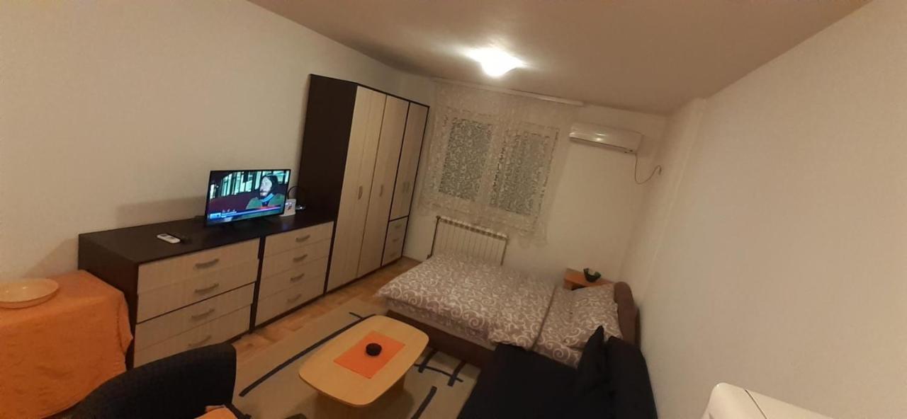 Apartamento Sirmijum Hause Sremska Mitrovica Exterior foto