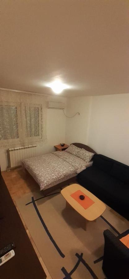 Apartamento Sirmijum Hause Sremska Mitrovica Exterior foto
